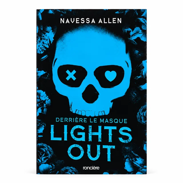 Vue de face de Lights Out Derrière le masque